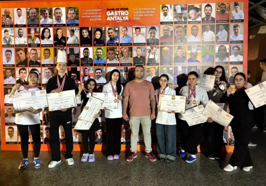 Eskişehir Ali Güven Lisesi'nden Gastronomi Dünyasına Damga: Uluslararası Yarışmalarda Tarihi Başarı!